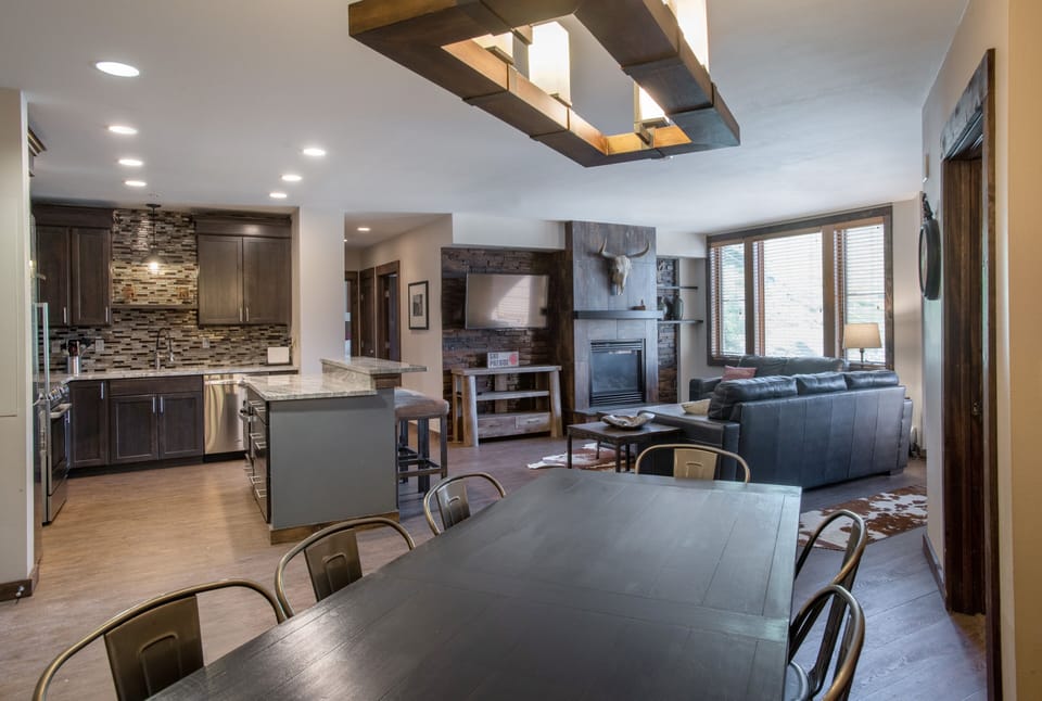 Flooring, Indoors, Room, Furniture, Building