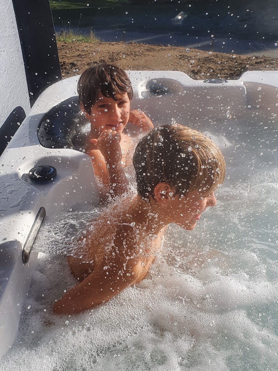 Outdoor spa tub