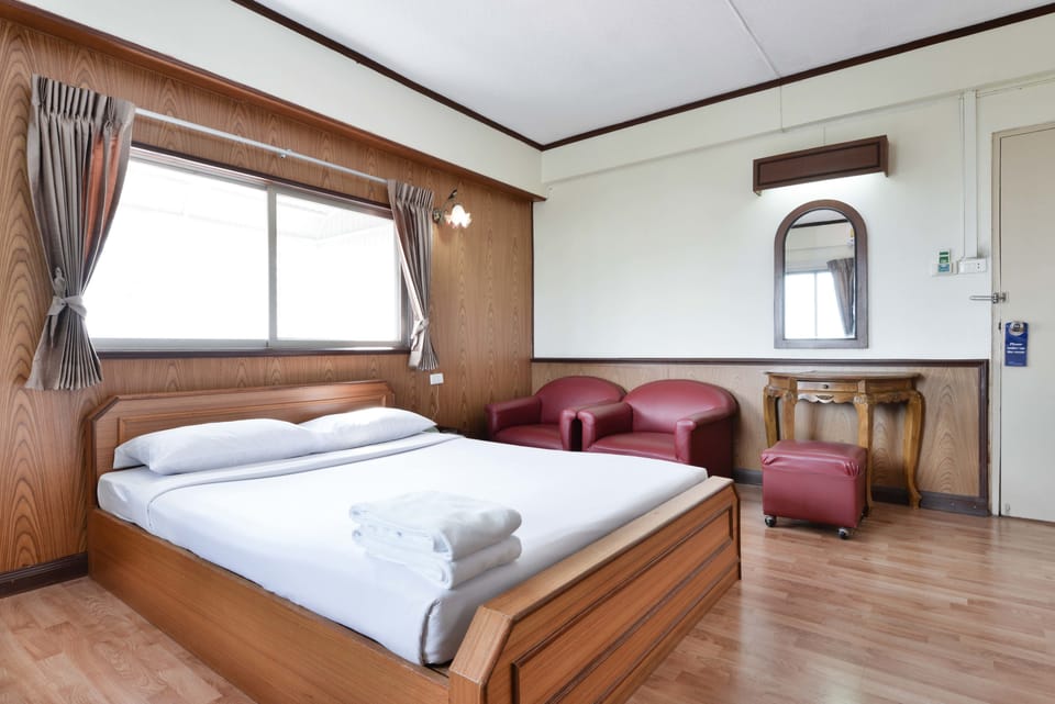 Standard Double Room | Minibar, in-room safe, desk, blackout drapes