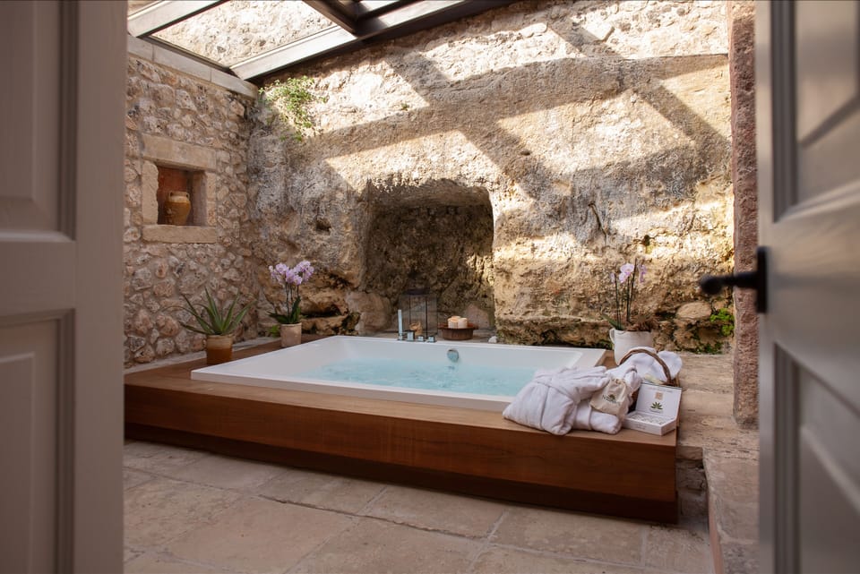 Junior Suite (Executive) | Private spa tub