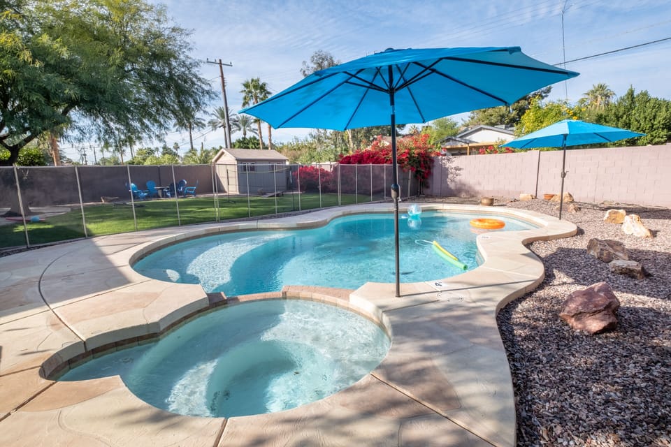 Heated pool and spa at no extra charge! Contact host in order to heat spa.