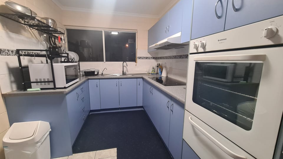 Superior Apartment | Private kitchen | Fridge, microwave, oven, stovetop