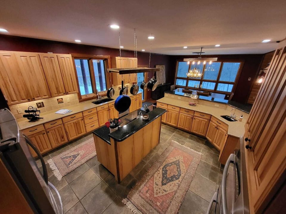 So much counter space and room!