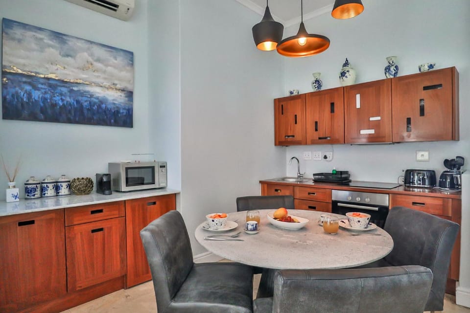 Apartment (2 Bedrooms) | In-room dining