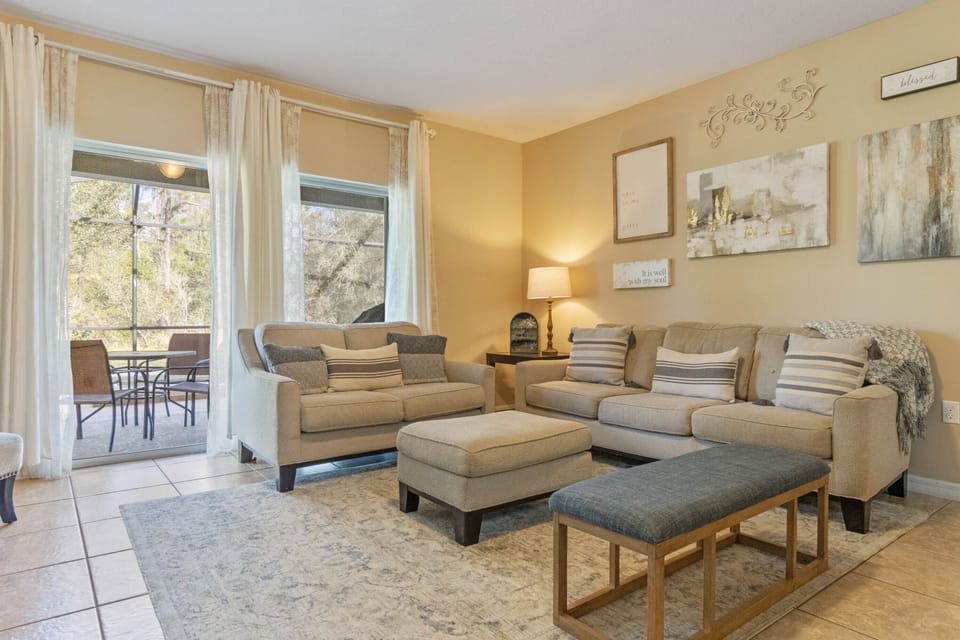 Living Room overlooking the pool/spa with the pool furniture
