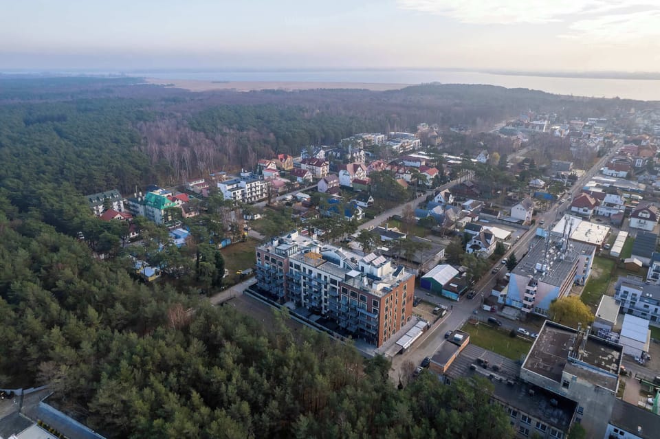 The photo shows the investment from a bird's eye view. The area is close to the sea and the centre of Międzywodzie. 