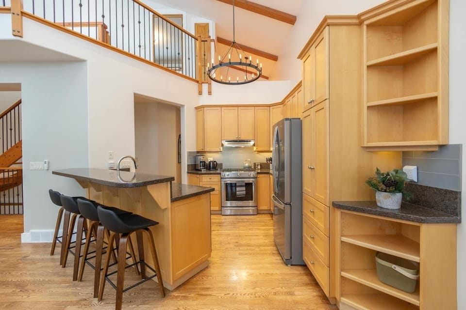 Fully stocked kitchen. 
