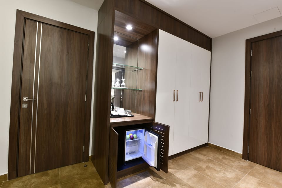 Deluxe Double Room | In-room safe, desk, laptop workspace, iron/ironing board