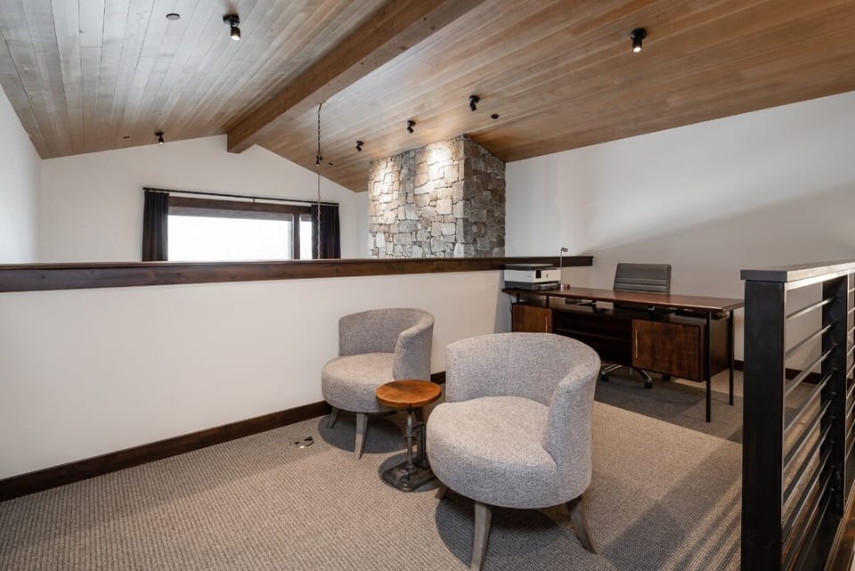 Lodgeside 4A, Loft 1