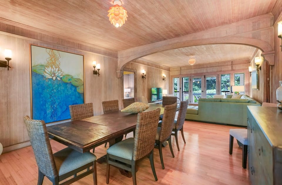 View from the dining room toward the front lanai.