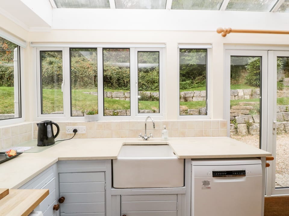 Cottage | Private kitchen | Fridge, dishwasher, electric kettle, toaster