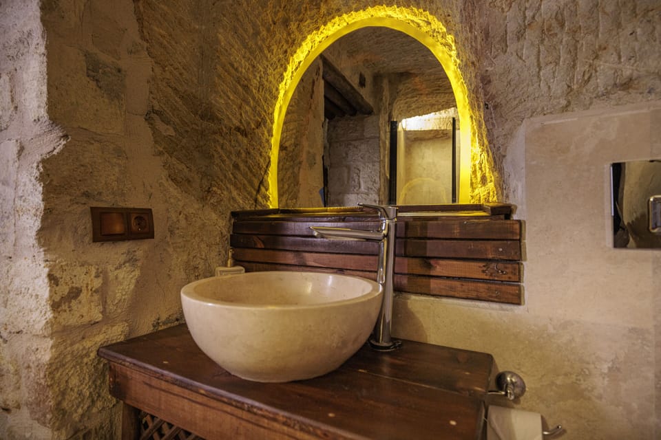 Samanlik Oda / Samanlik Room | Bathroom | Free toiletries, hair dryer, slippers, soap
