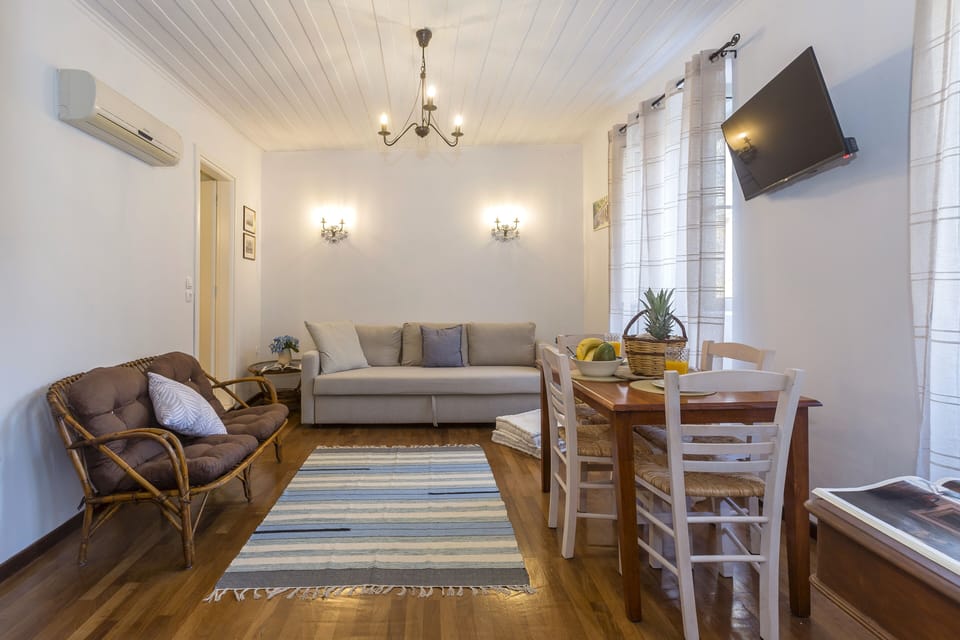 Apartment | Living area | Flat-screen TV