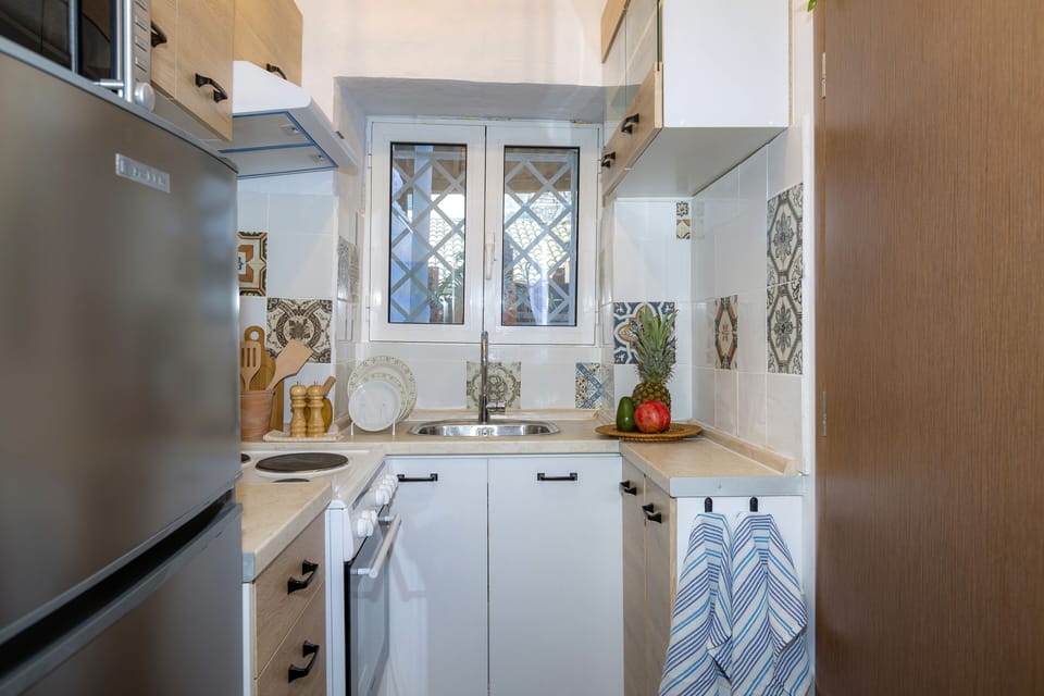 Apartment | Private kitchen | Fridge, oven, stovetop, coffee/tea maker