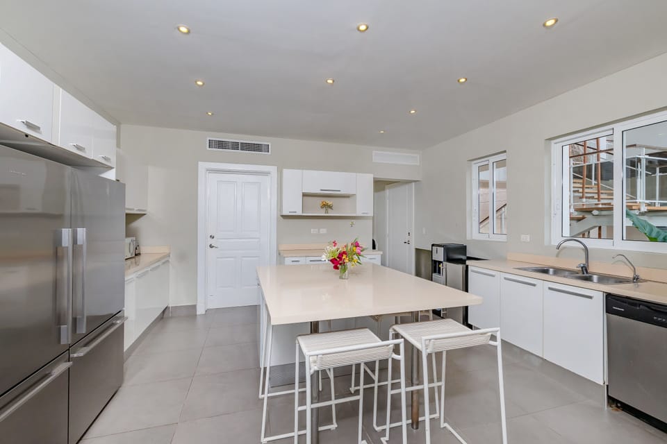 Deluxe Villa | Private kitchen | Full-size fridge, microwave, oven, stovetop