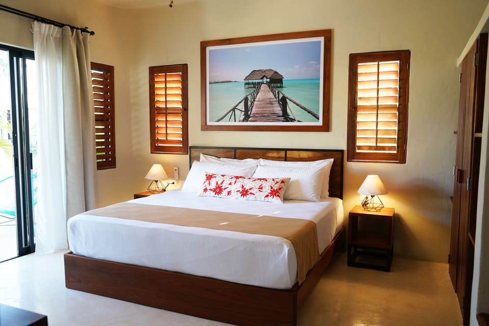 Room, 1 King Bed, Pool View | Premium bedding, pillowtop beds, in-room safe, desk
