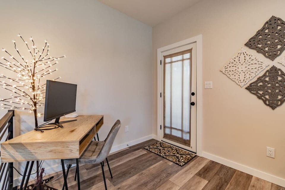 Roosted Suite – Loft space with balcony access