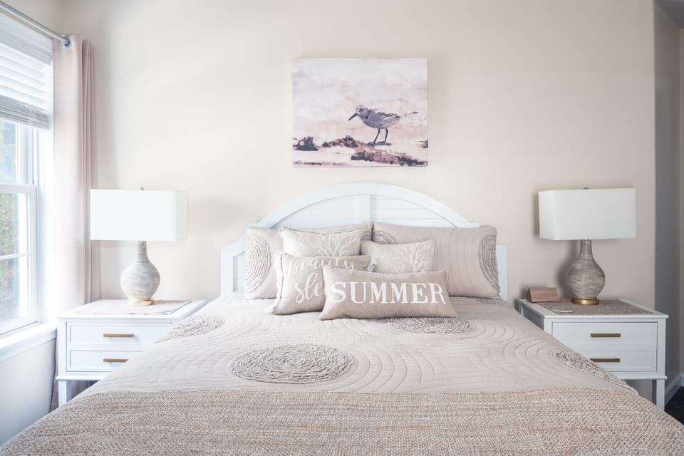 1st Floor - Master Bedroom with Queen-size Bed and Full Bath