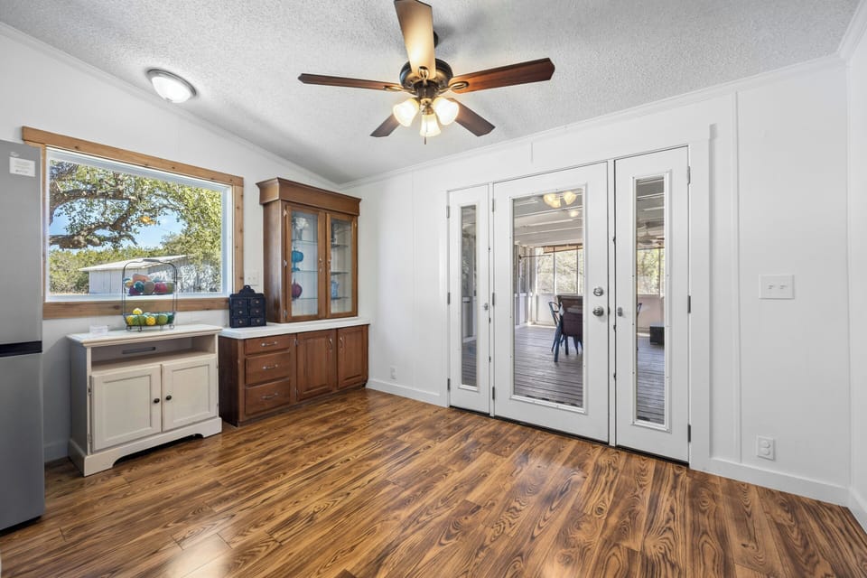 Newly Remodeled Kitchen (3)