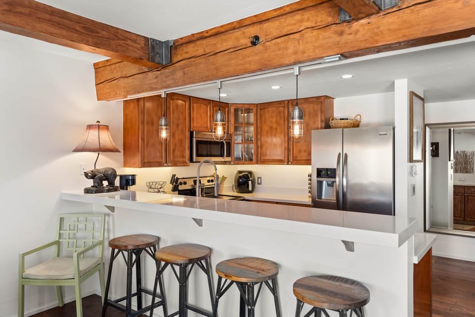 Breakfast Bar with 4 bar stools