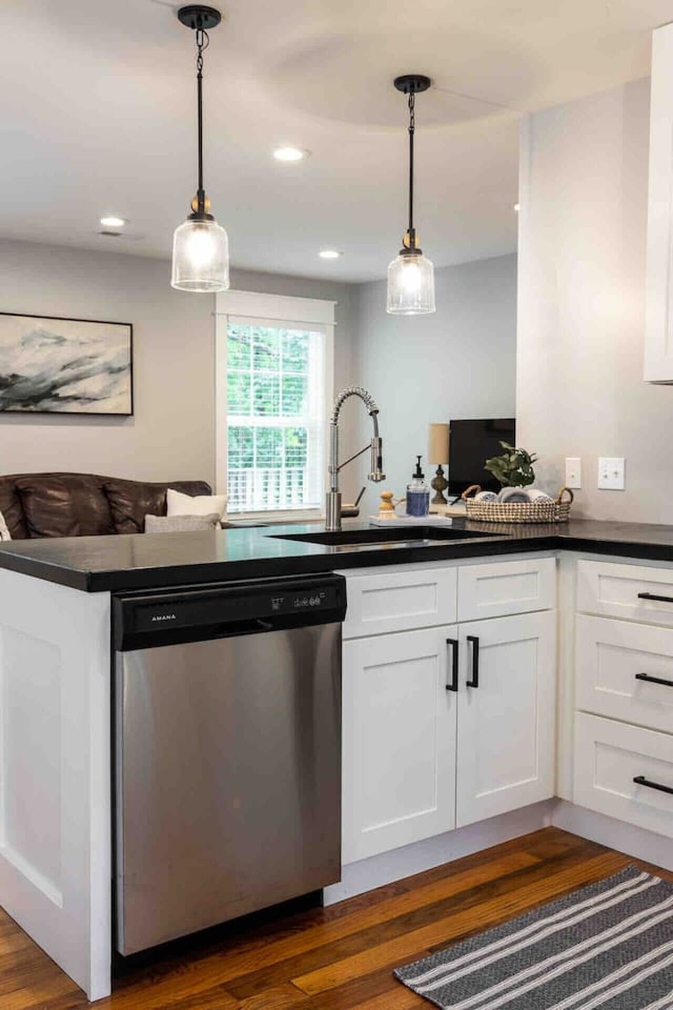 Kitchen: Sleek appliances and stylish decor create the ideal space for culinary adventures!