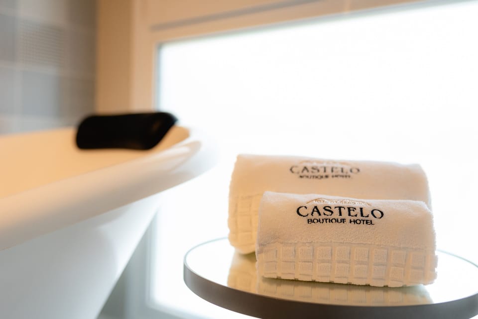 Deluxe Double Room, City View | Bathroom | Free toiletries, hair dryer, towels, soap