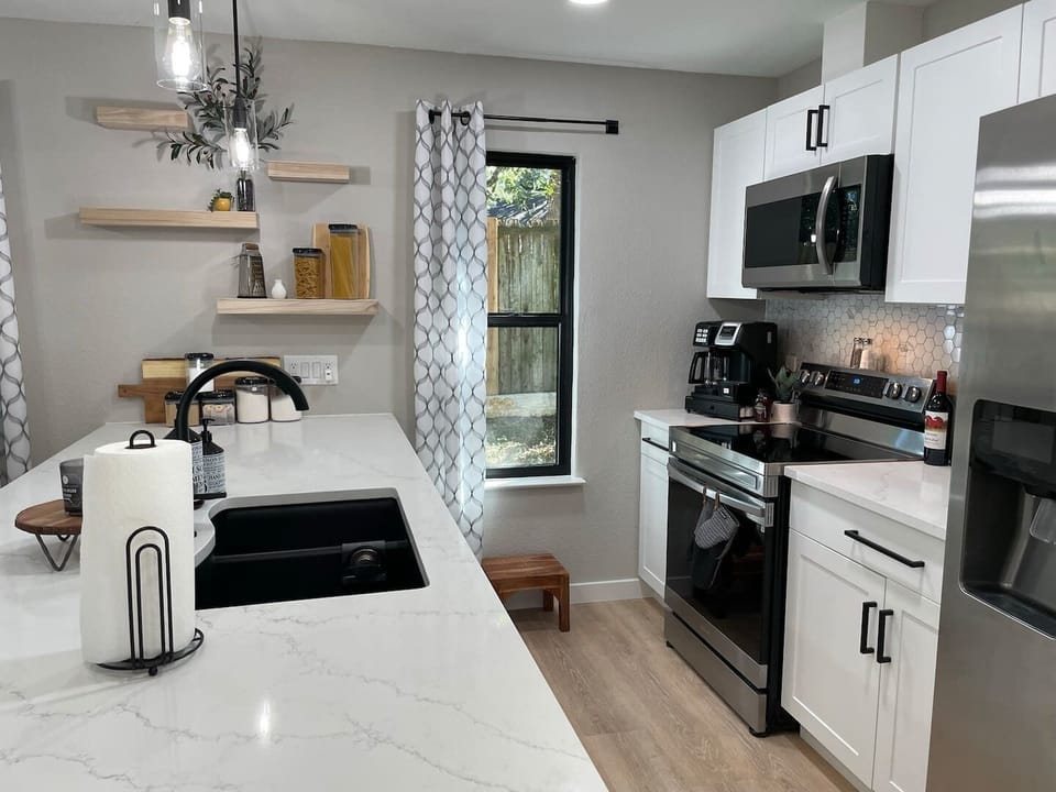 Light bright fully stocked kitchen!