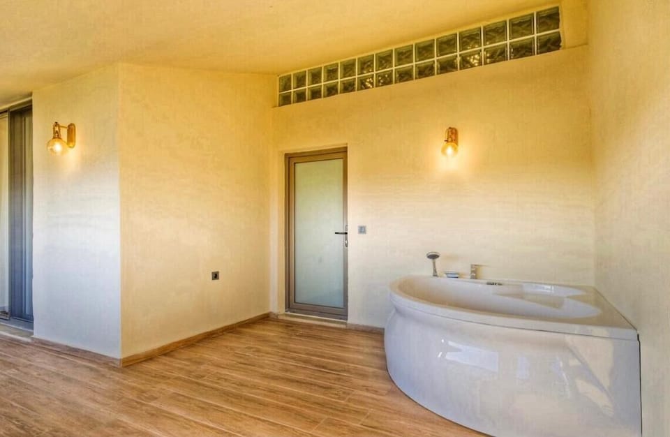 Honeymoon Double Room | Individually decorated, desk, soundproofing, bed sheets