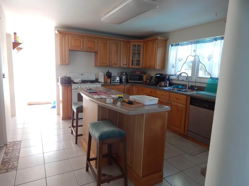 3 bedroom unit kitchen