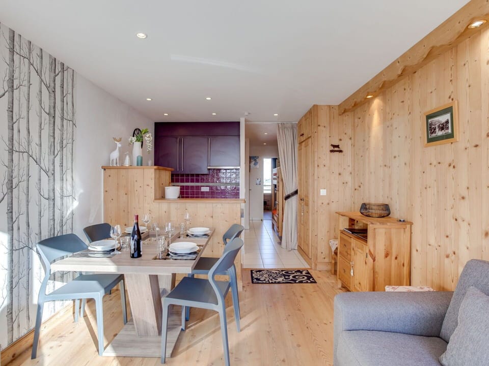 Table, Furniture, Chair, Wood, Couch, Flooring, Building, Floor, Interior Design