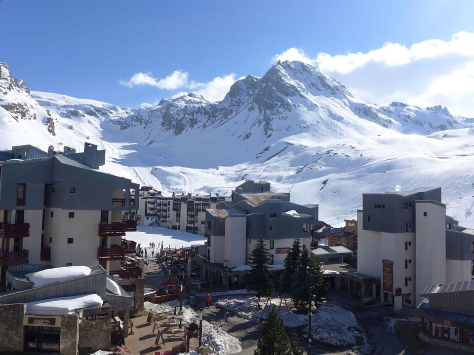Sky, Cloud, Snow, Mountain, Daytime, Building, Slope, Window, Freezing, Landscape