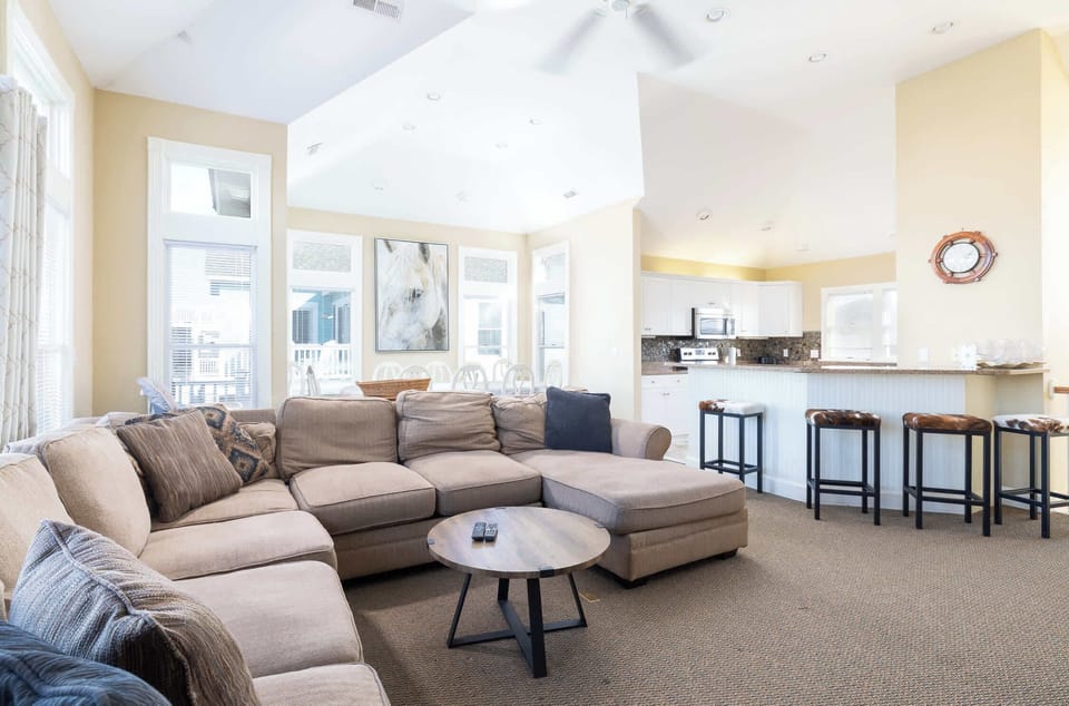 Top Level Living Area 