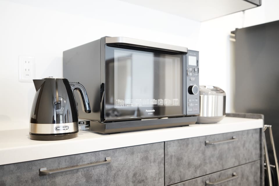 Design Apartment, 2 Bedrooms, Non Smoking | Private kitchen | Full-size fridge, microwave, stovetop, electric kettle