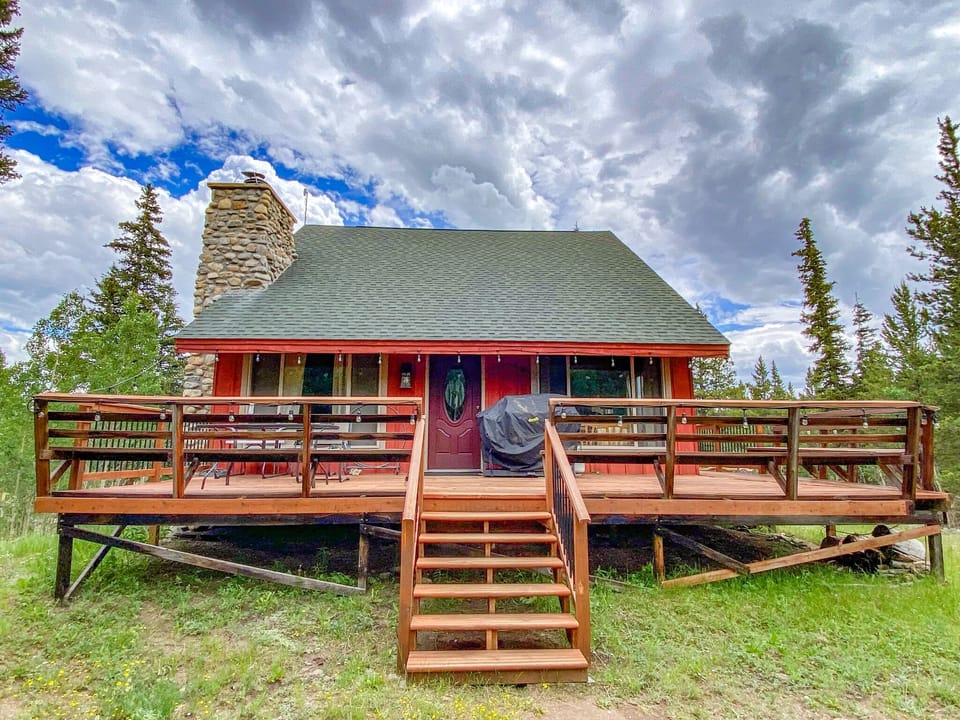 Welcome to Creekside Mountain Cabin!