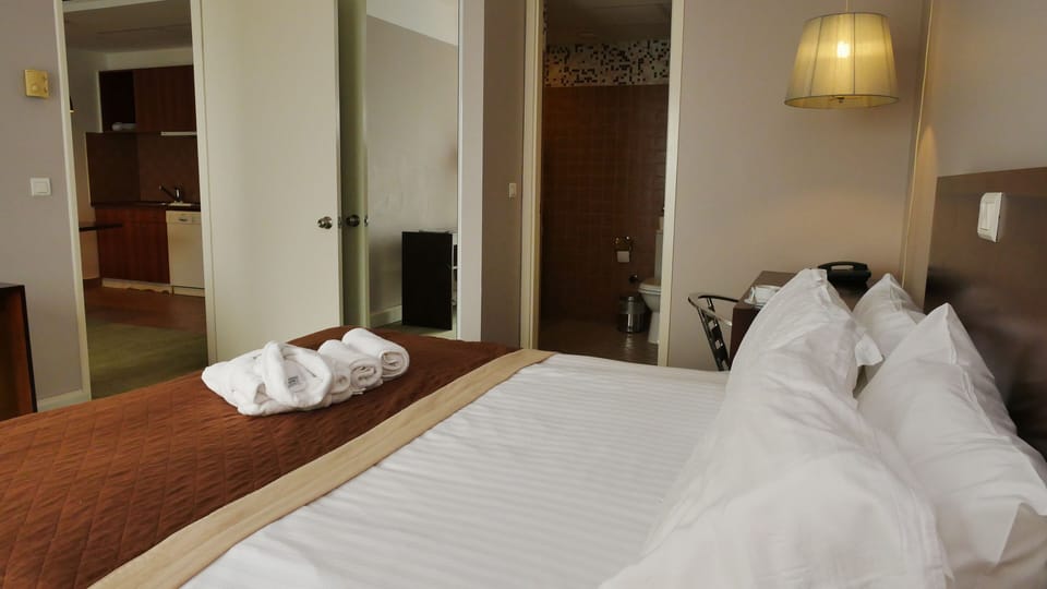 In-room safe, individually furnished, desk, laptop workspace