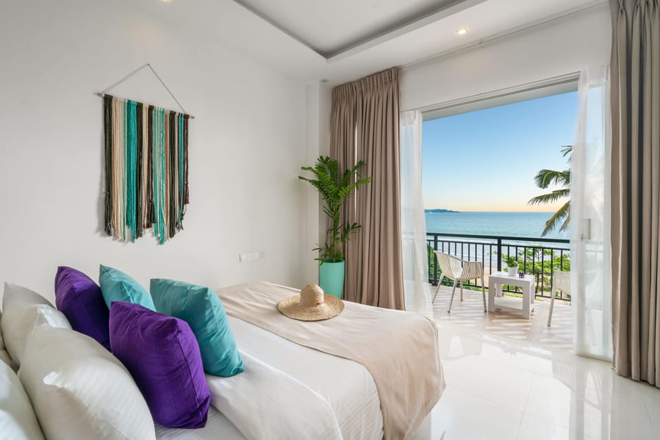 Deluxe Double Room, Oceanfront | Desk, laptop workspace, WiFi, bed sheets