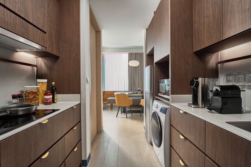 Executive Suite | In-room safe, desk, soundproofing, iron/ironing board