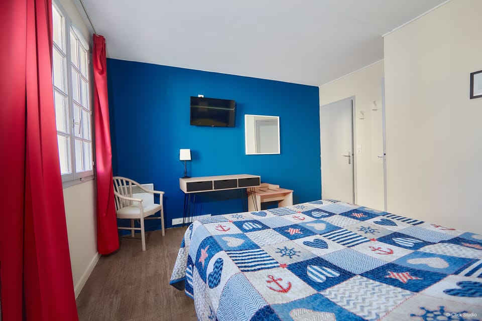 Basic Double Room | Iron/ironing board, free WiFi