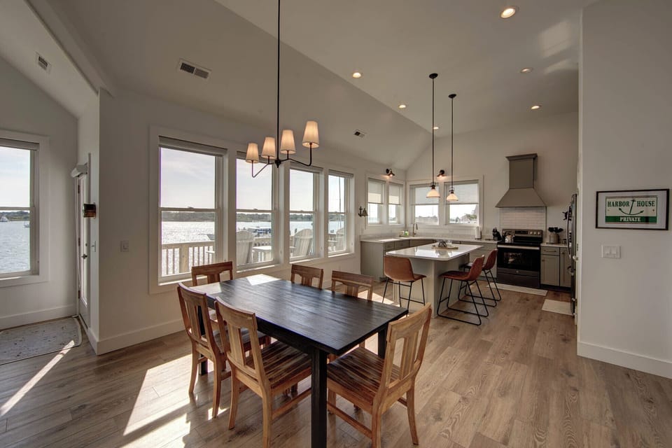 Dining Area (3)