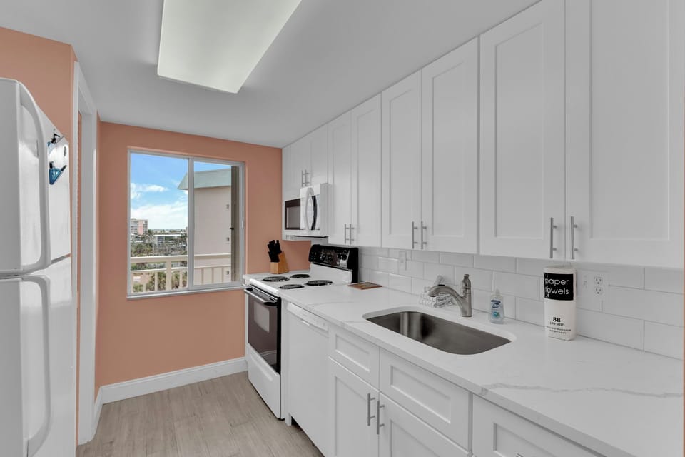 Fully loaded kitchen Leonardo Arms 525