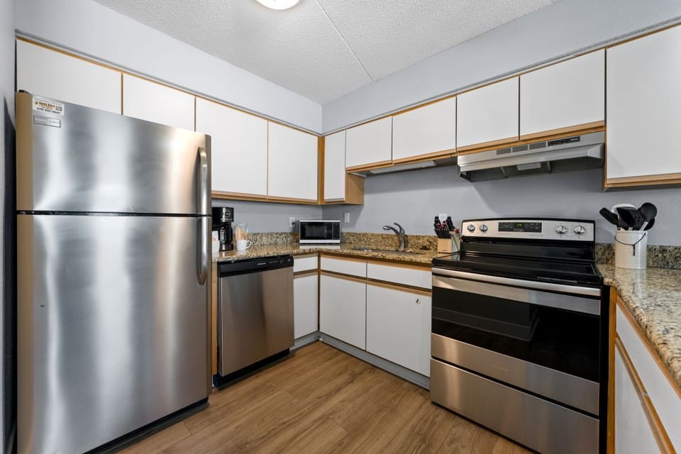 Emerald Skye 11 Fully Equipped Kitchen