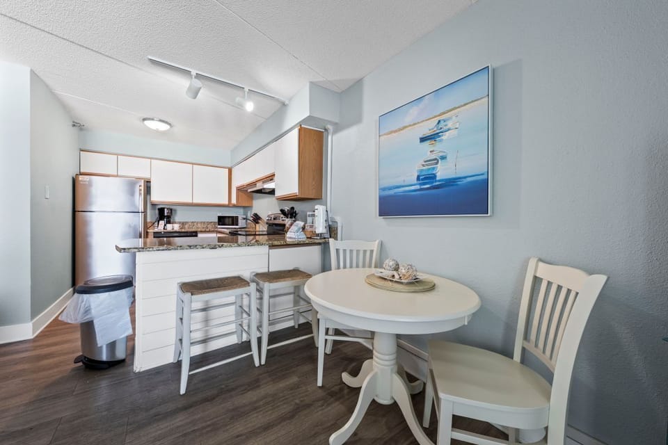 Emerald Skye 11 Dining Area and Kitchen