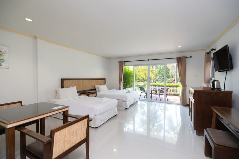 Deluxe Room, Garden View | Individually decorated, individually furnished, desk, WiFi