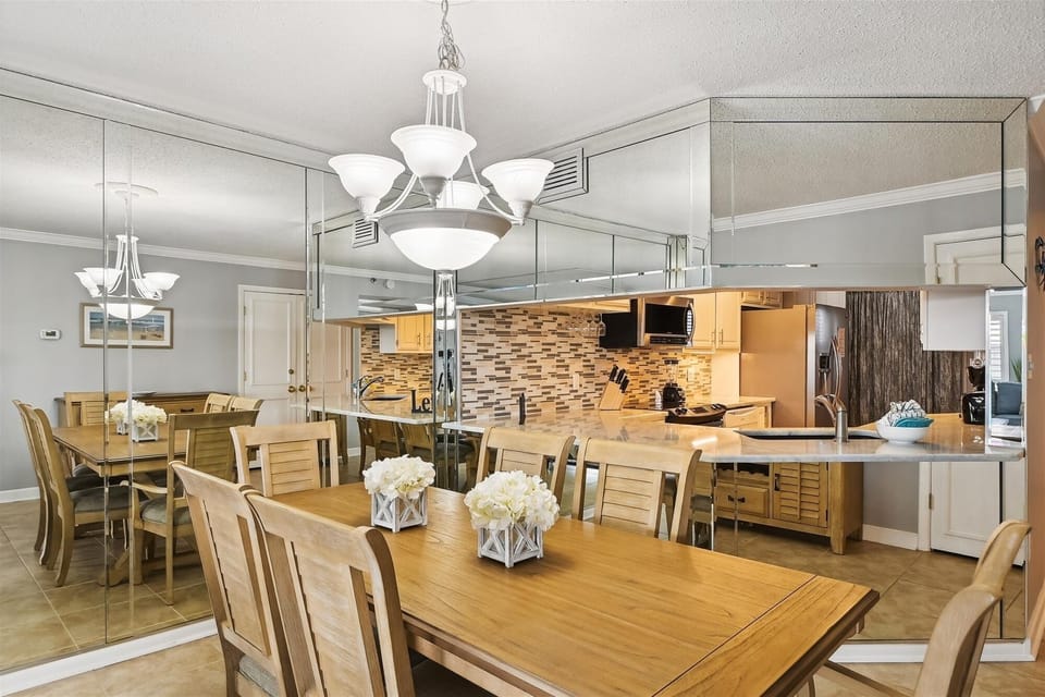 Condo, 2 Bedrooms | Dining