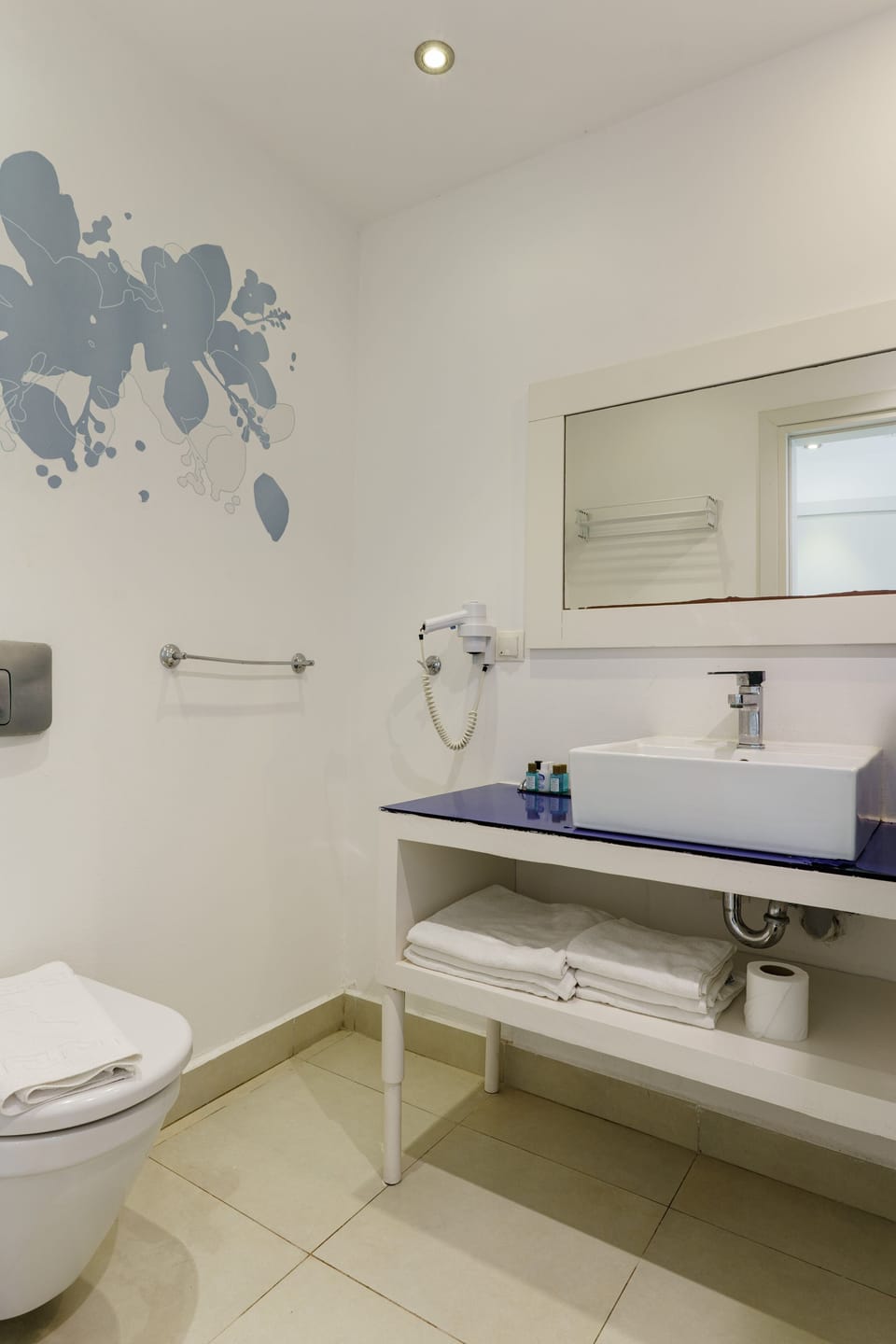Shower, free toiletries, hair dryer, soap
