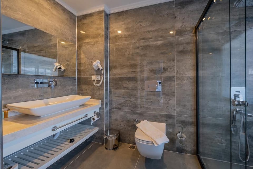 Luxury Room | Premium bedding, minibar, in-room safe, individually decorated
