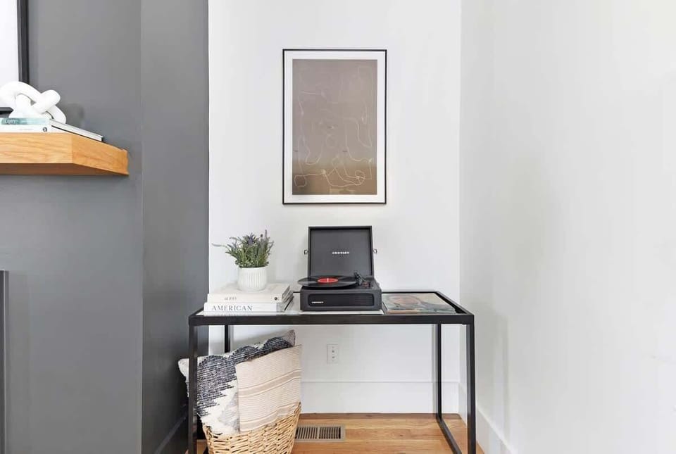 The record player in the living room lets you set the perfect ambiance.