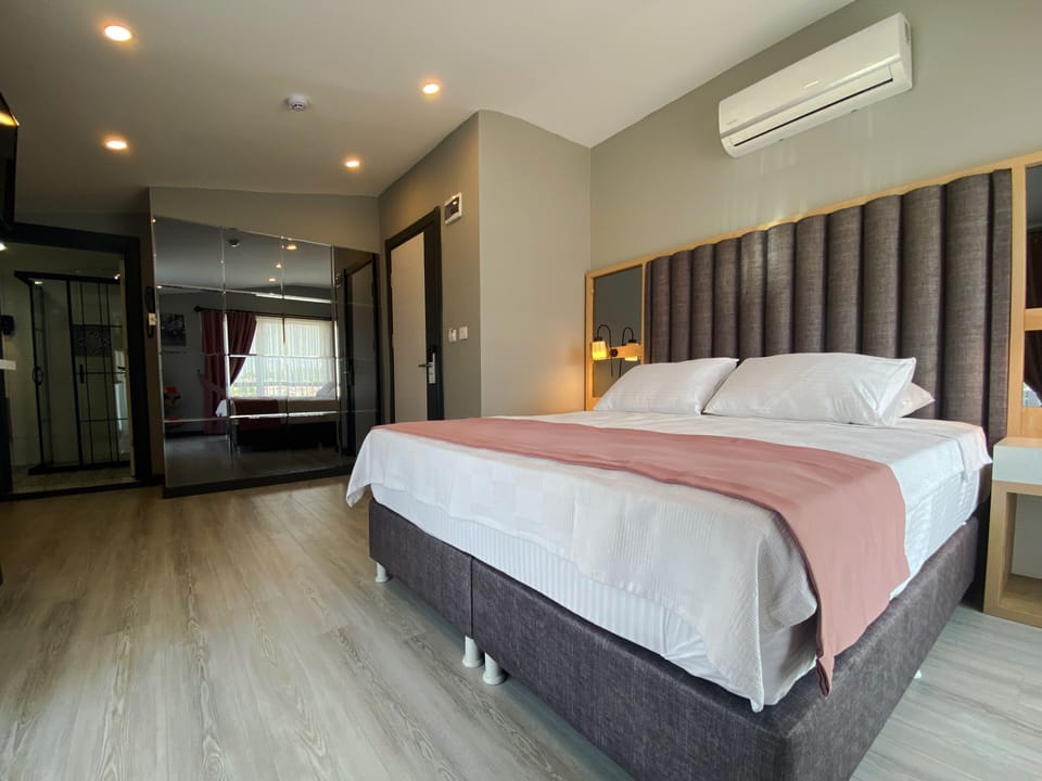 Panoramic Room, Multiple Beds, Non Smoking, Mountain View | Premium bedding, free minibar items, individually decorated