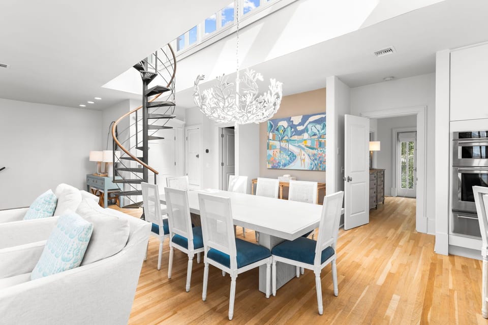 ADJACENT DINING FOR EIGHT NEXT TO LIVING