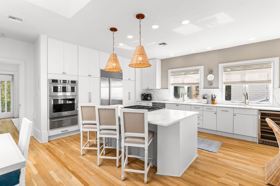 KITCHEN W/OVEN, MICROWAVE & WARMING DRAWER
